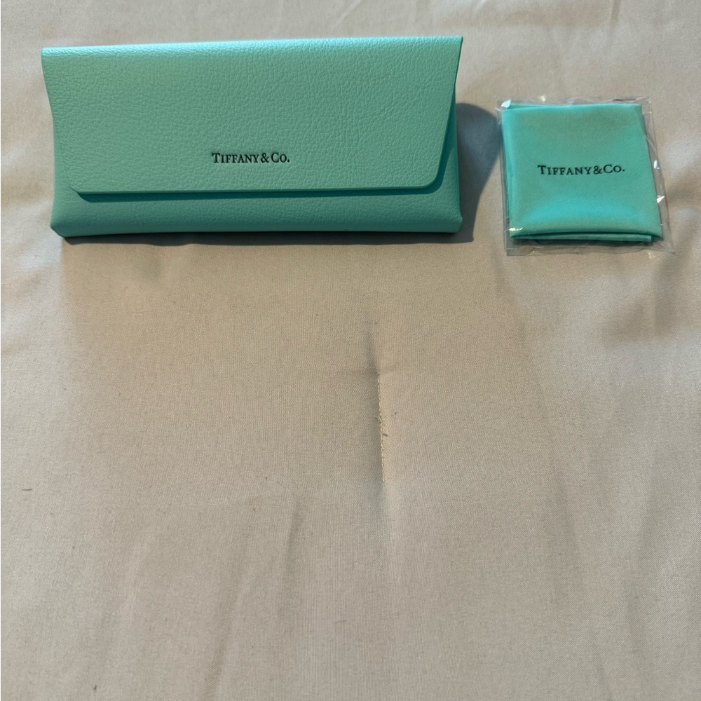 Tiffany Eye Glass Case with Cleaning Cloth AUTHENTIC  Color :Tiffany Blue